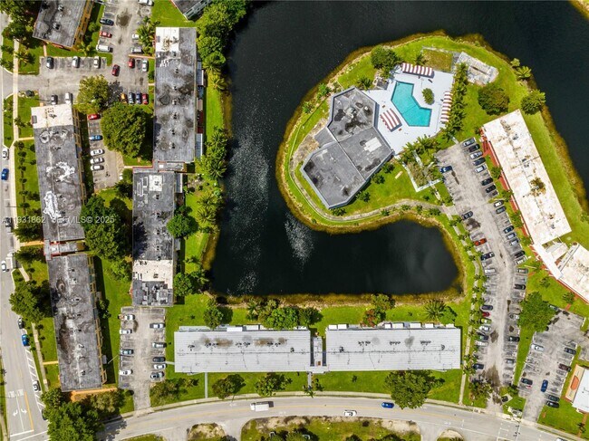 Building Photo - 20310 NE 2nd Ave