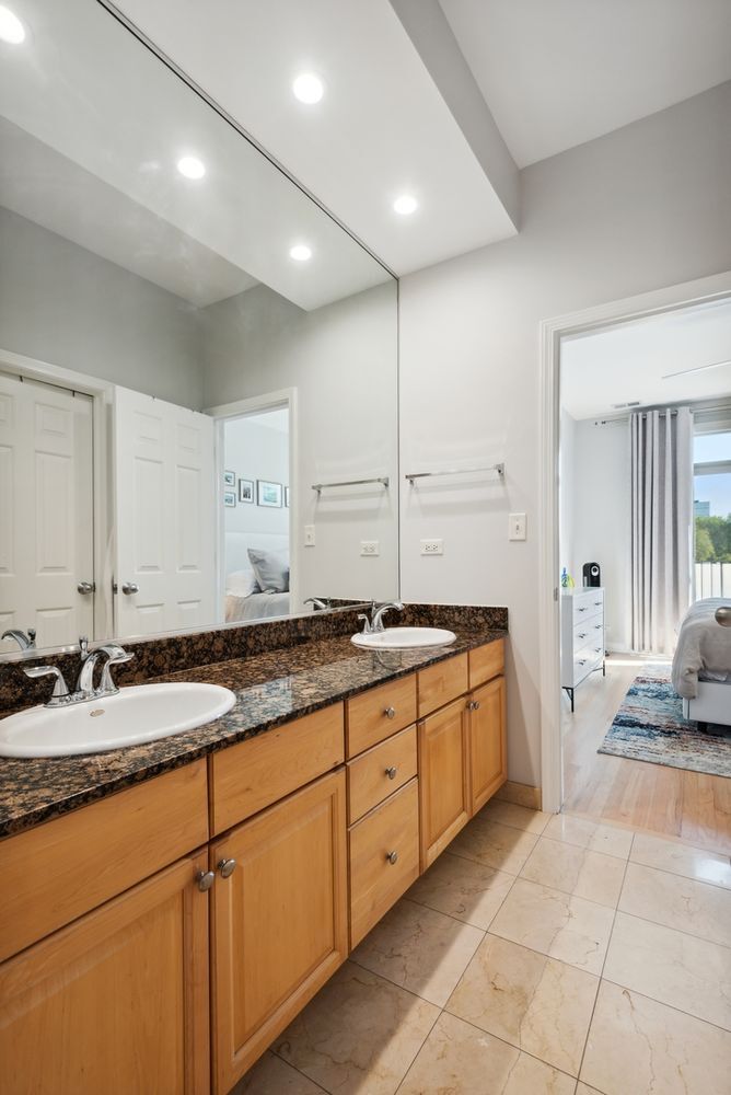 Building Photo - 821 W Superior St