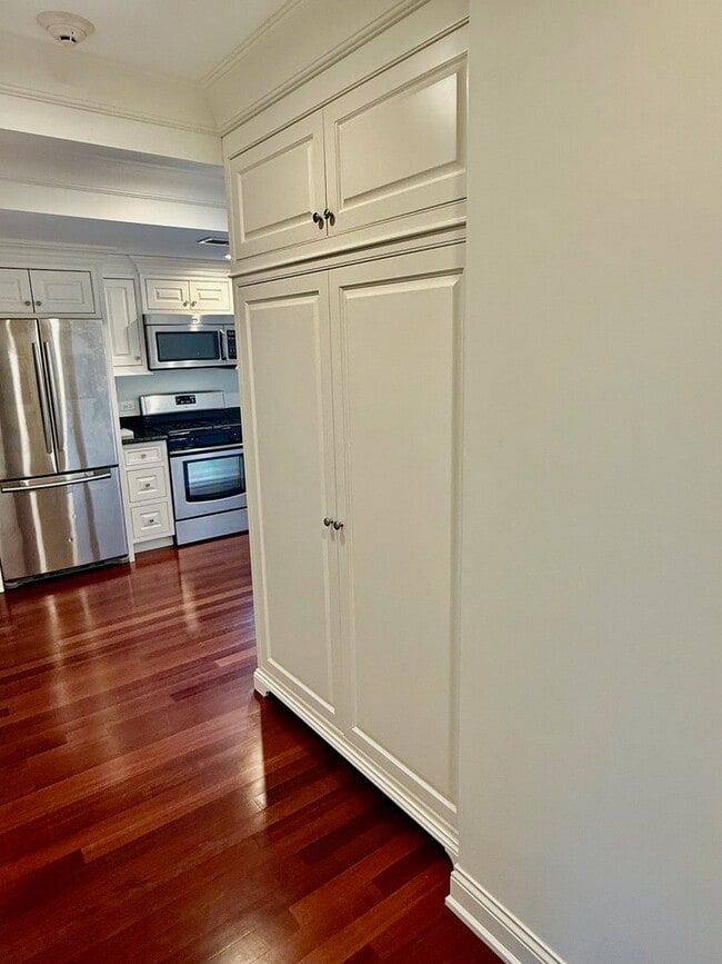 Building Photo - 1000 Ridge Rd