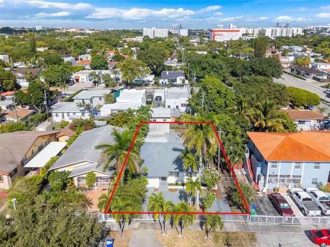 Building Photo - 2221 SW 13th St