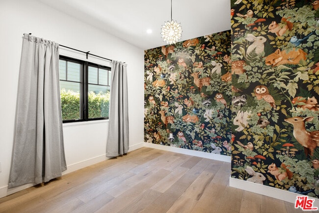 Building Photo - 1203 N Poinsettia Pl