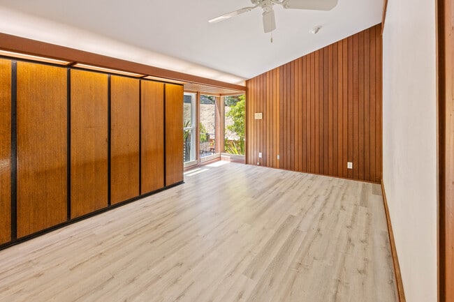 Building Photo - 100 Wimbledon Way