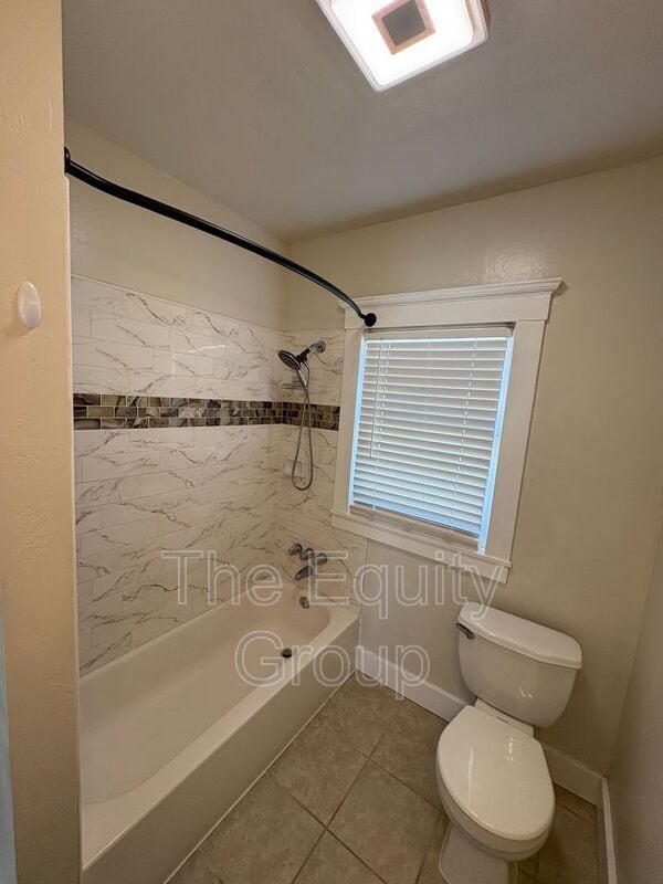 Building Photo - 209 E 11th St