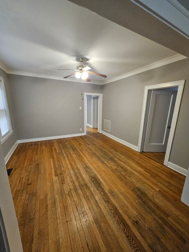 Building Photo - 6136 S Richmond St