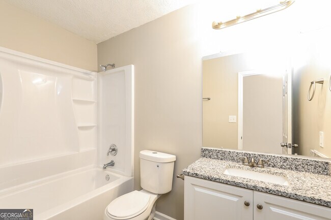 Building Photo - 2246 Camden Ct