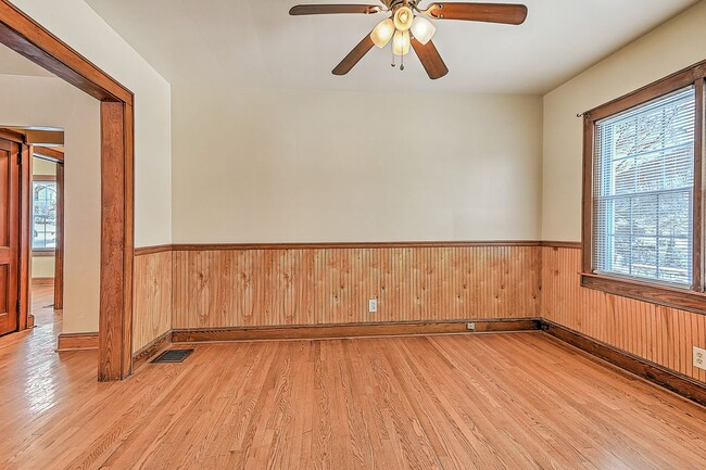 Building Photo - 3 Bedroom 1 Bath in Johnson City TN