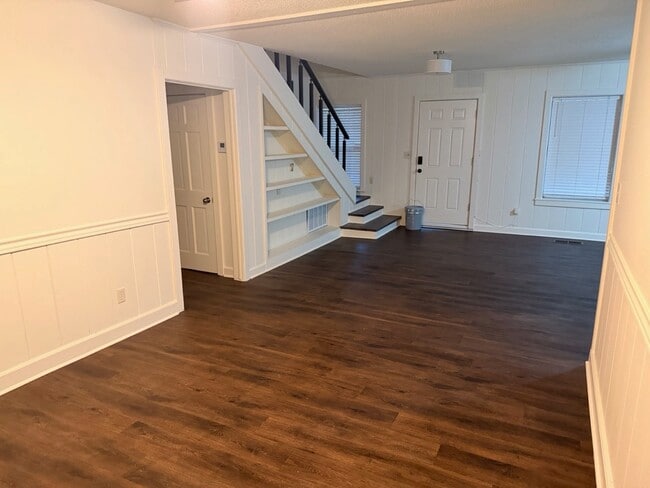 Building Photo - 1213 N 32nd Ave