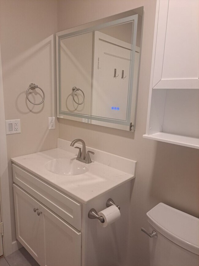 Building Photo - COMPLETE Remodel 2 Bedroom / 1 Bath House