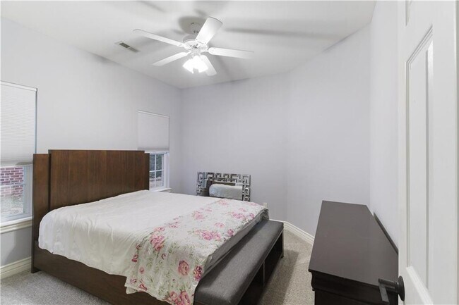 Building Photo - 4313 W Arlington Dr