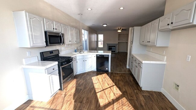 Building Photo - Immaculate 3 bedroom 2 bath home