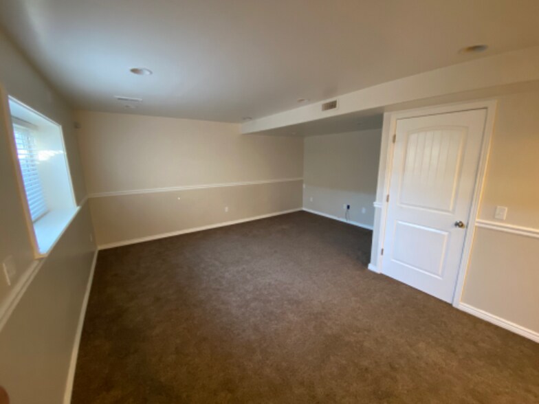 Building Photo - 834 S 980 W