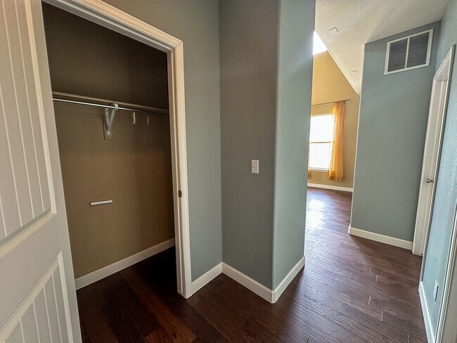 Building Photo - Horseshoe Ridge 4bd 3ba 2,522sq.ft. home FOR RENT!