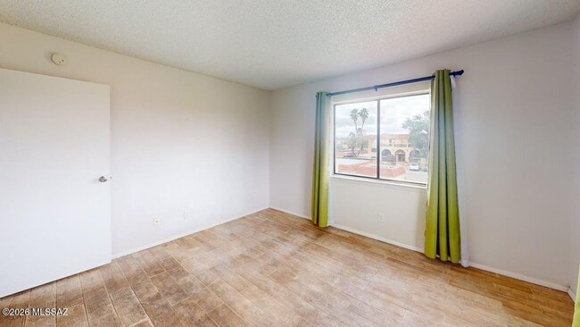 Building Photo - 6341 N Barcelona Ct