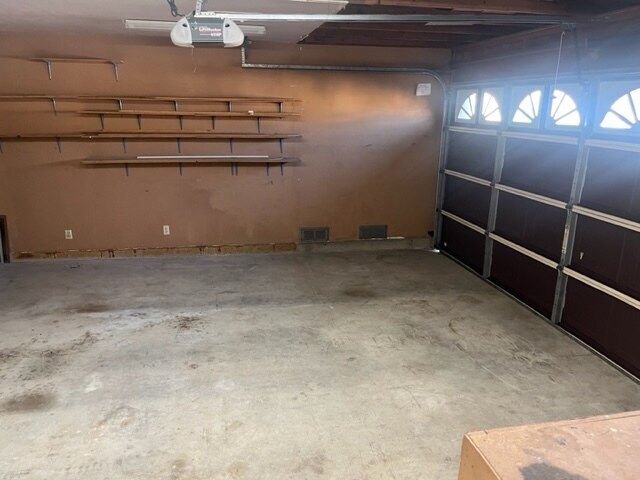 Building Photo - 1220 Johnson Dr