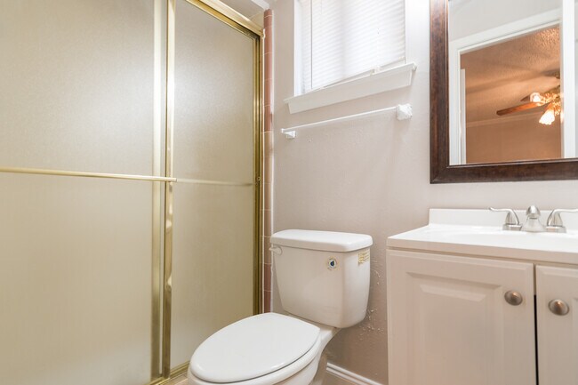 Building Photo - 6912 Clearglen Dr