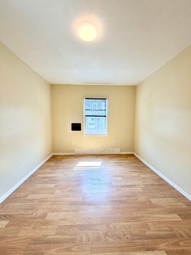Building Photo - 2213 N 33rd St