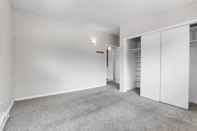 Building Photo - $1,995 - 3 Bed, 1 Bath Duplex Unit in Litt...