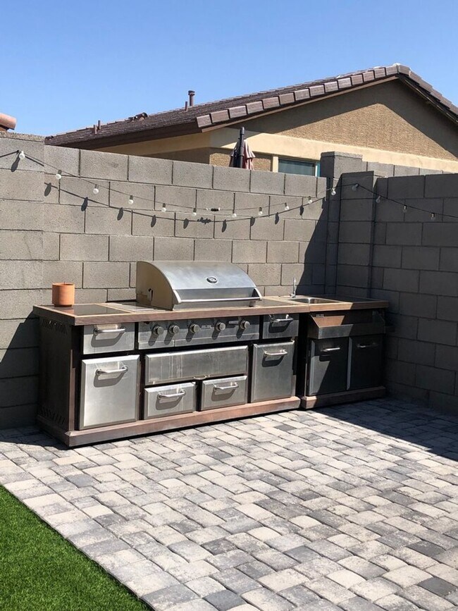 Building Photo - Coming Soon! Stunning 3 bed, 2 bath locate...