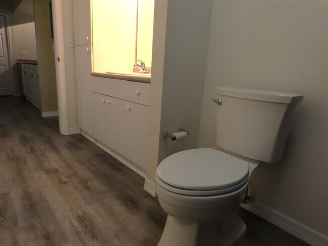 Building Photo - Orlando Park Central Gated Resort Style Co...
