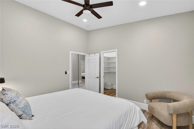 Building Photo - 363 E Robindale Rd