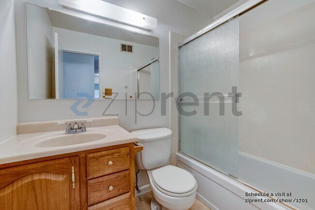 Building Photo - 950 Pecan Pl