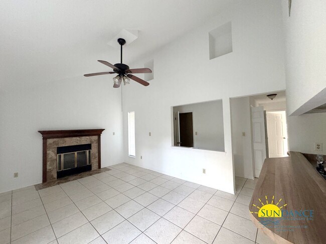 Building Photo - Charming Downtown Condo in Fort Walton Beach!