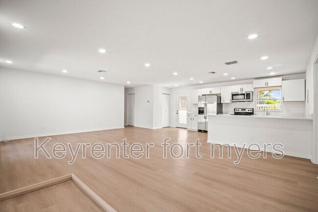 Building Photo - 4293 Island Cir