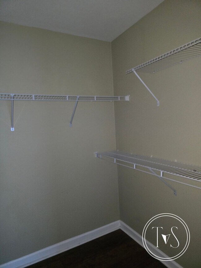 Building Photo - RATE DROP ALERT (was $2300/month)!