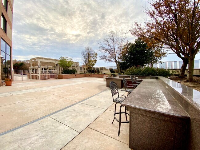 Building Photo - 2451 Midtown Ave