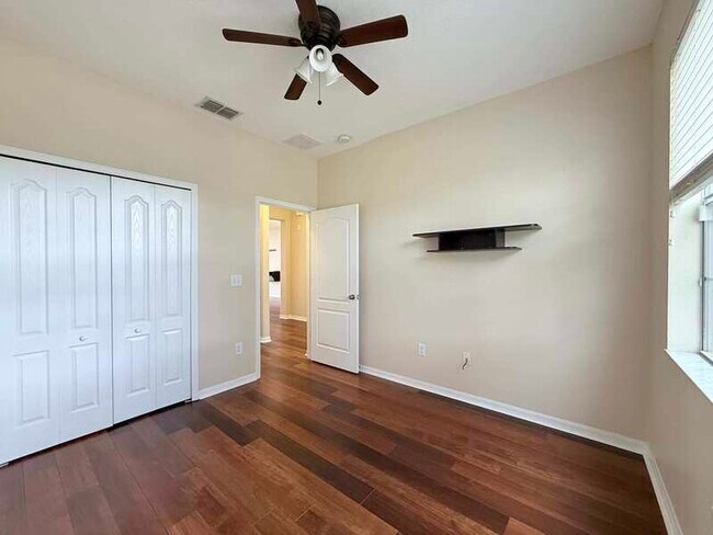 Building Photo - 930 Meadow Glade Dr