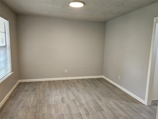 Building Photo - 17135 Hewing Dr
