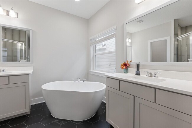 Building Photo - 75470 Sunberry Dr