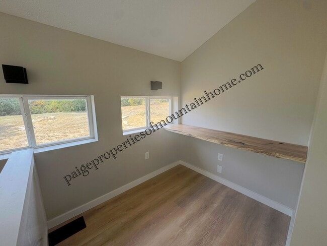 Building Photo - 133 CR 606