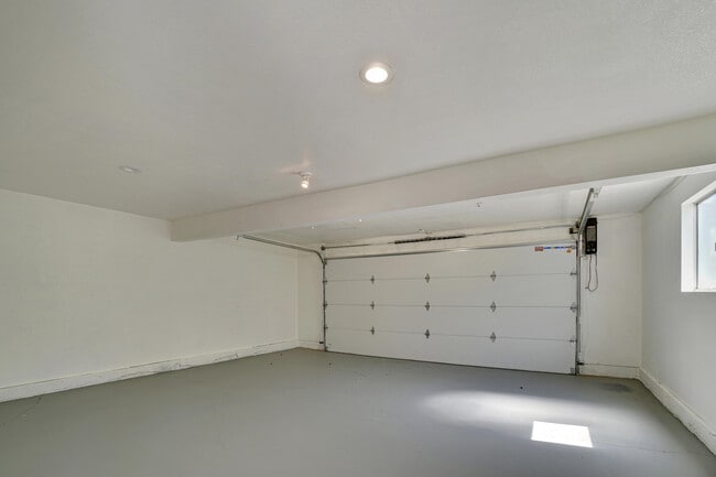 Building Photo - 74398 Myrsine Ave