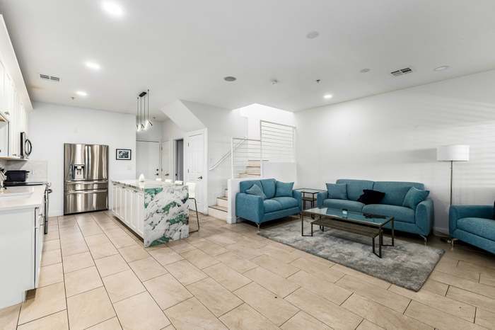 Building Photo - 1718 W Colter St