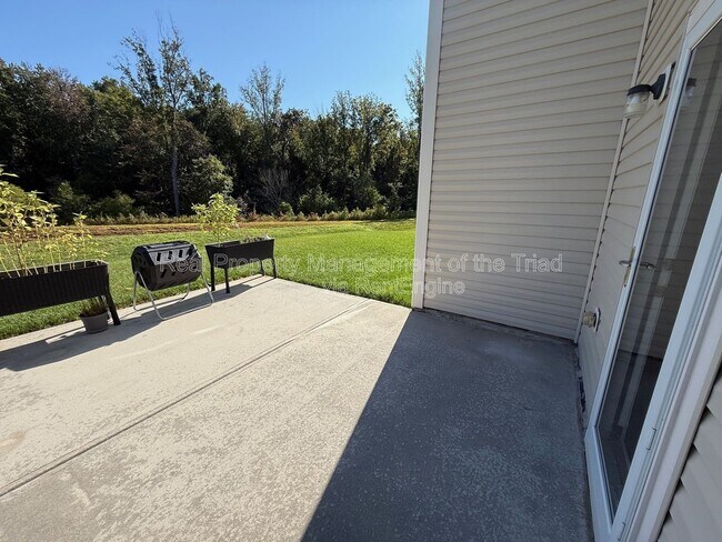 Building Photo - 1311 Red Deer Dr
