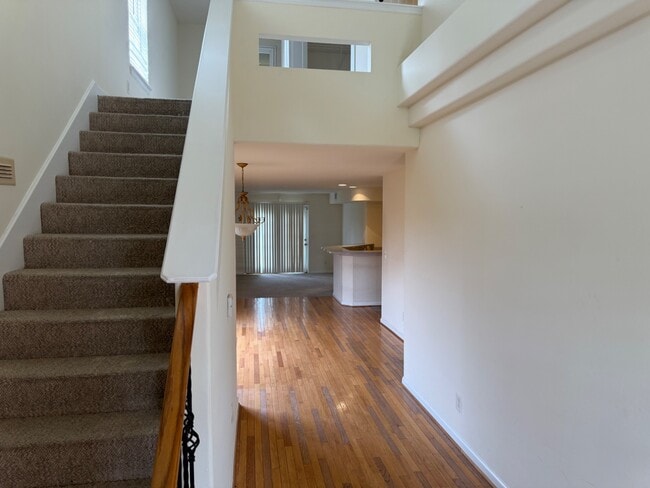 Building Photo - 705 Vanview Dr