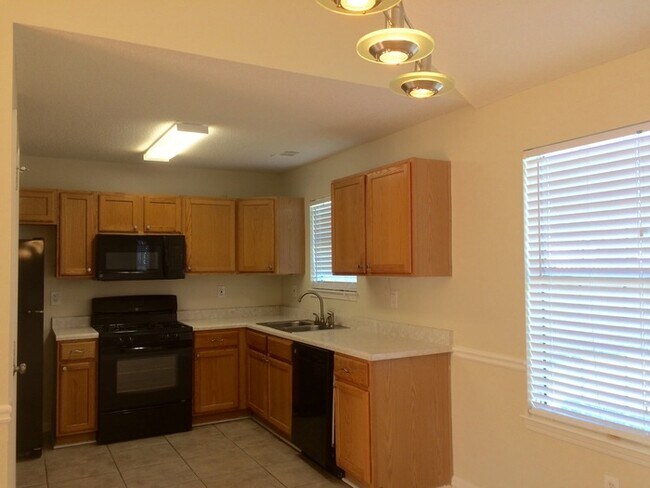 Building Photo - 713 Asbury Way
