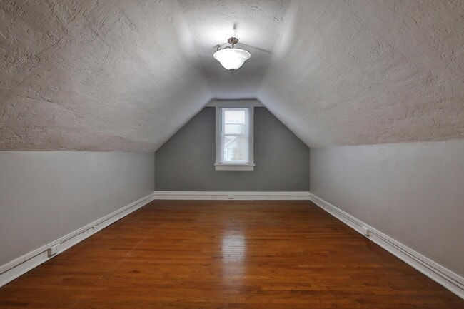 Building Photo - 628 E Whittier St