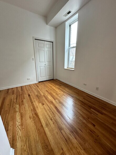 Building Photo - 1102 N Ashland Ave