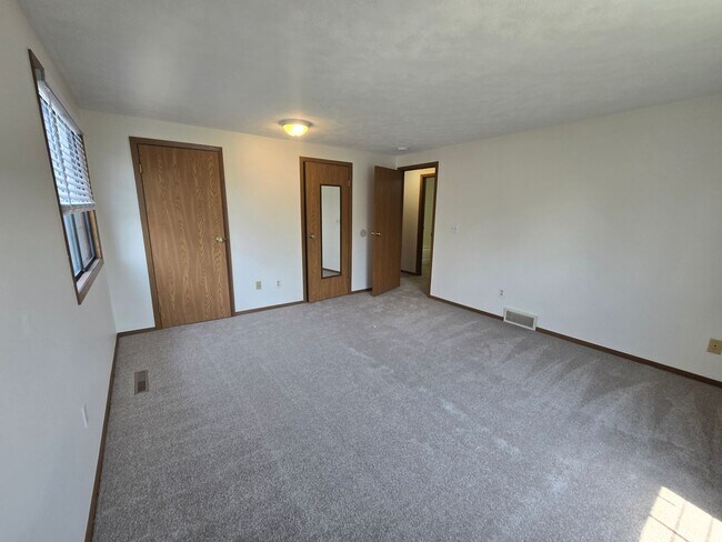 Building Photo - Three bedroom home in Franklin Square
