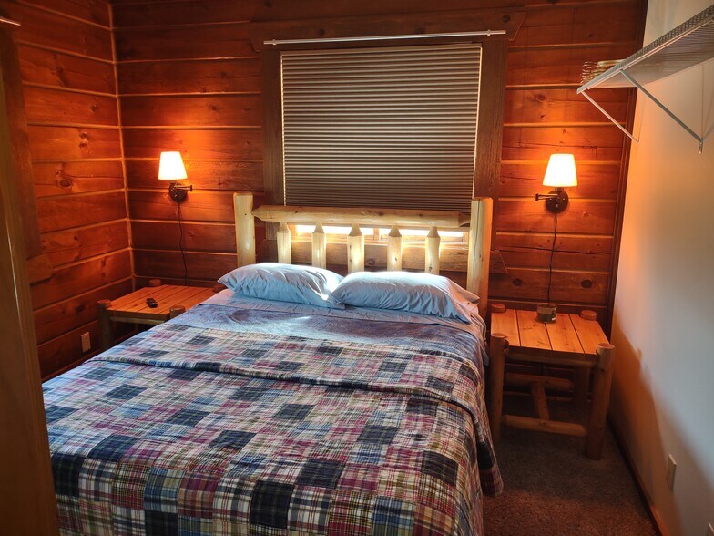 Bedroom 1 - 424 Overlook Ct