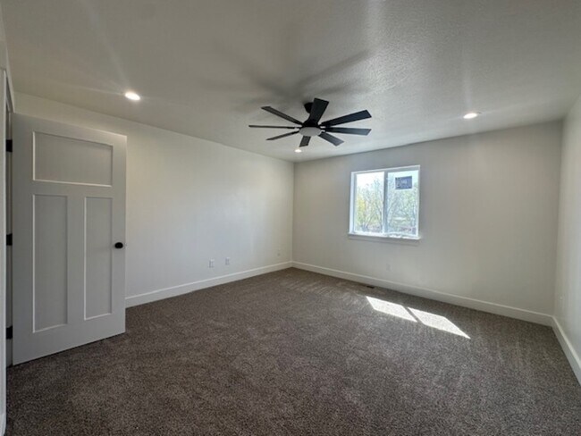 Building Photo - 5955 W 14400 N