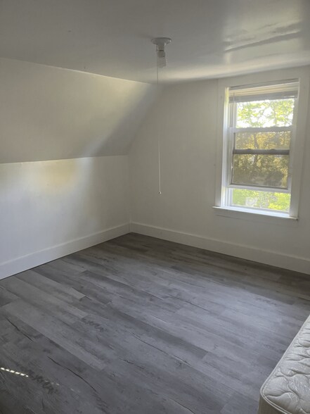 Building Photo - 265 Coddington Rd