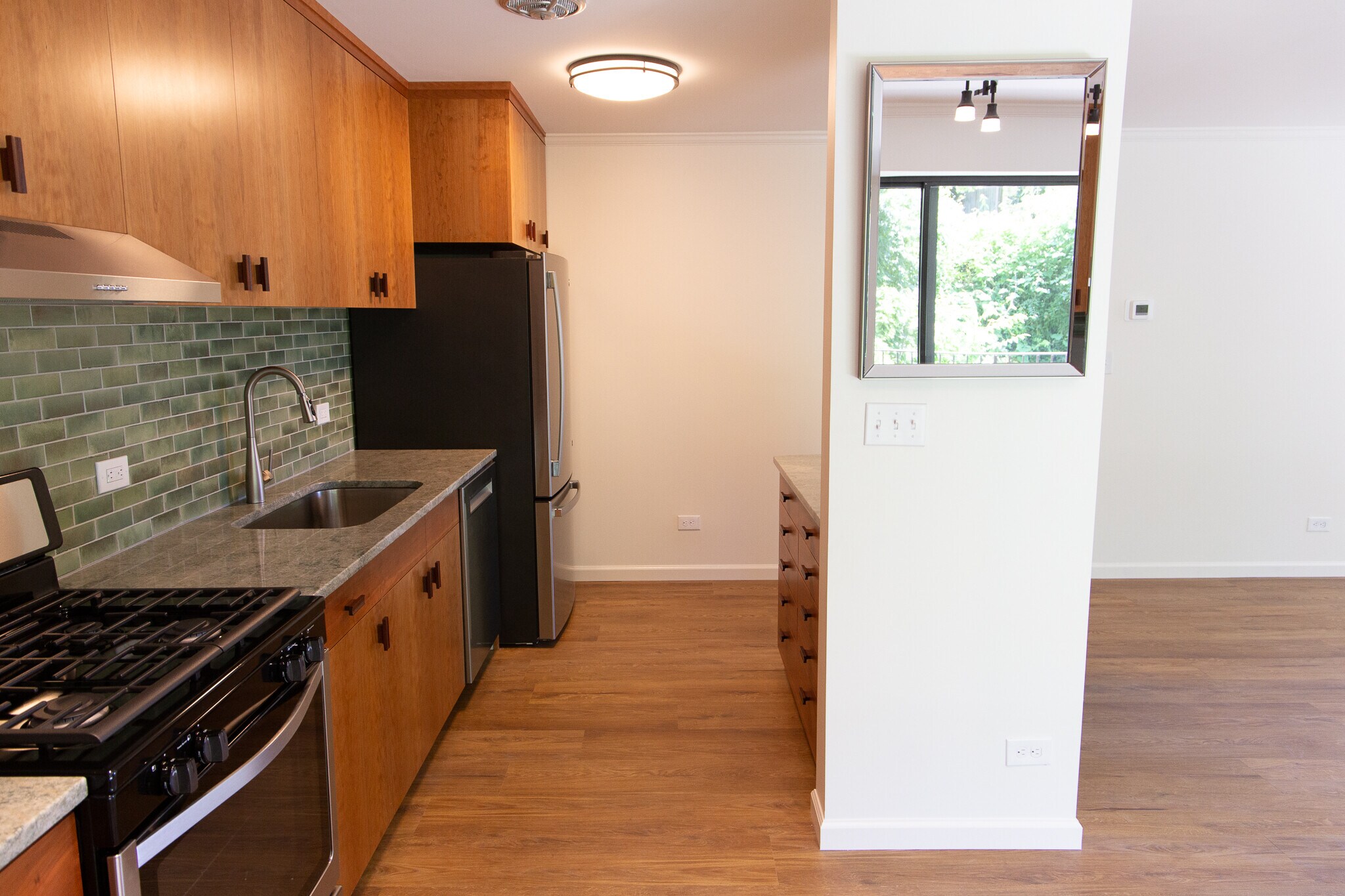 Costa Esmerelda granite counter tops - 511 1st St N