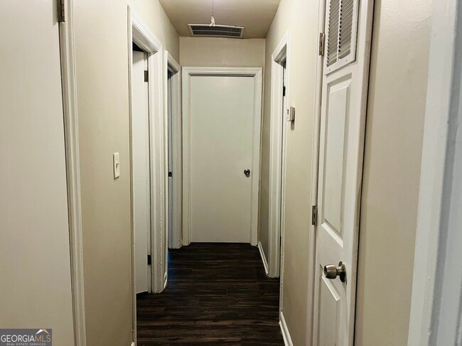 Building Photo - 6100 E Fayetteville Dr