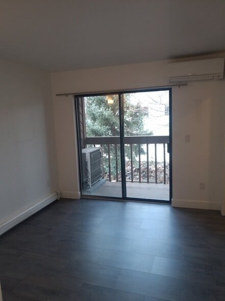 Building Photo - 3147 Bell Dr