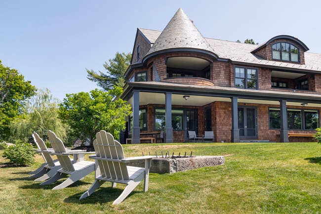 Building Photo - 9 Arlington Ave