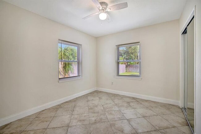 Building Photo - 933 SW 19th St