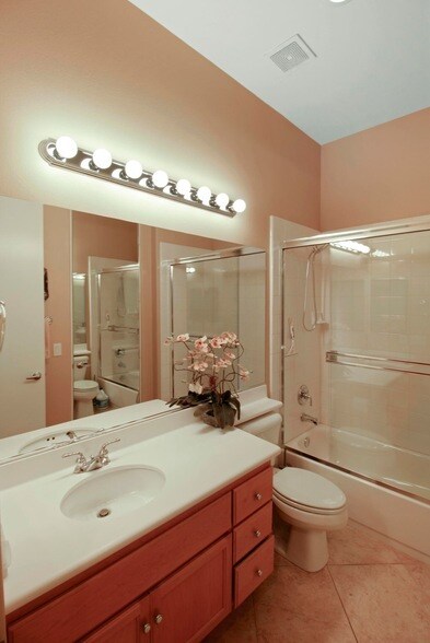 Building Photo - 45456 Box Mountain Road Unit